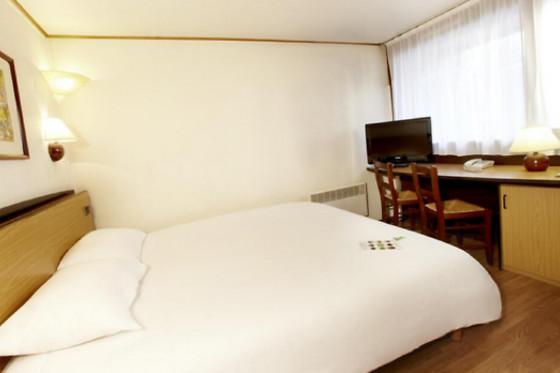 CAMPANILE GENNEVILLERS PORT - photo 1