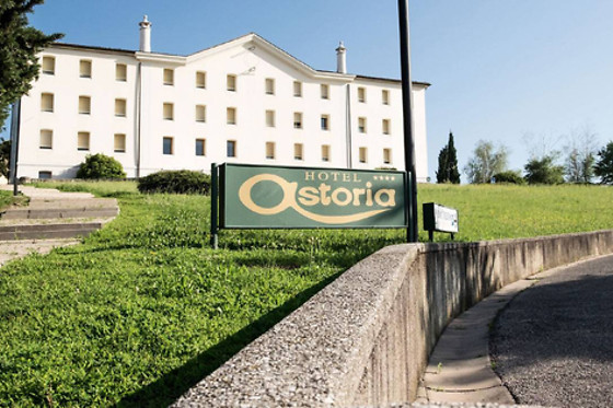 PHI Hotel Astoria - photo 0
