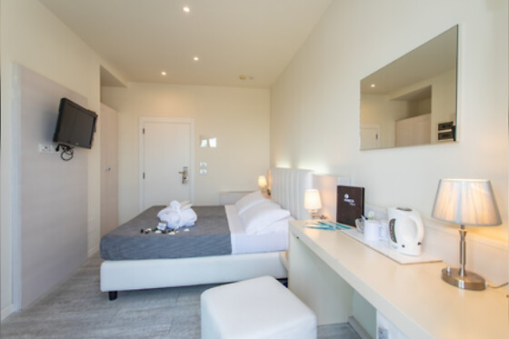Ferretti Beach Hotel - photo 2