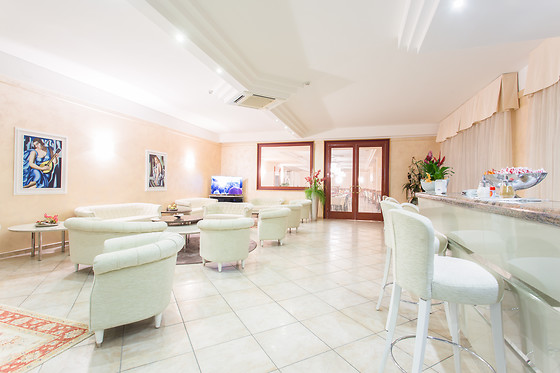 Hotel Continental - photo 1